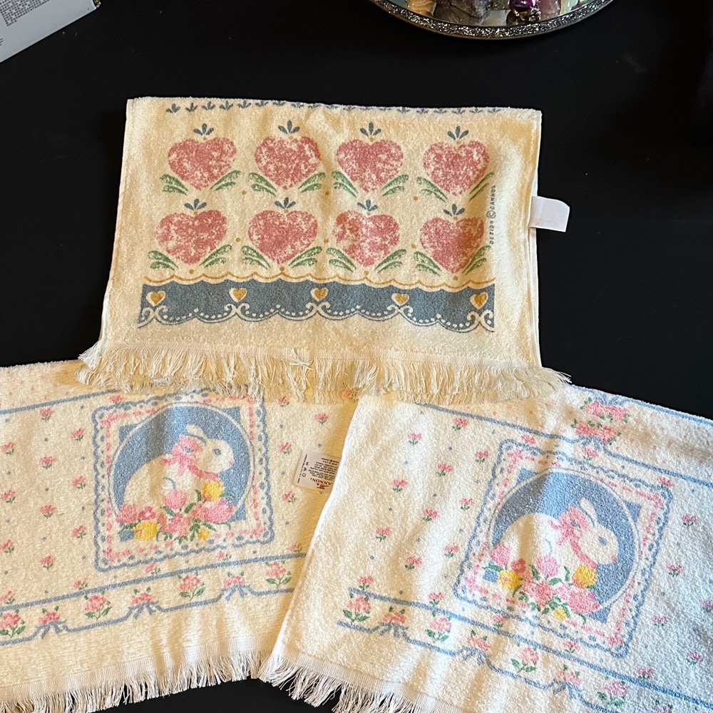 Canon Vintage Cream and Pink Decorative Towel Set